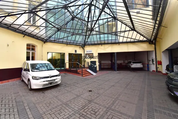 Pronájem kanceláře, Praha - Karlín, Pobřežní, 125 m2