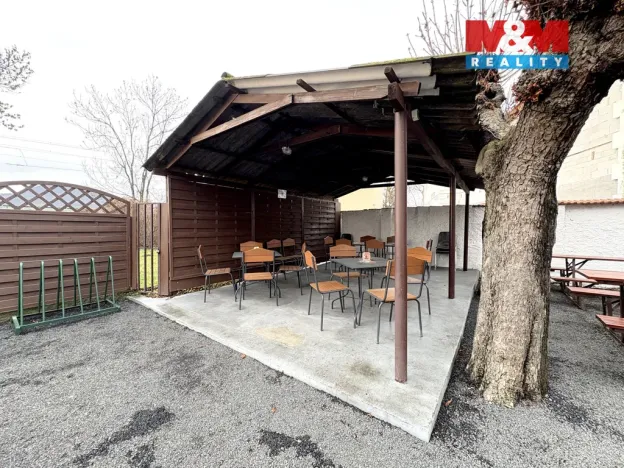 Prodej restaurace, Velké Žernoseky, 438 m2