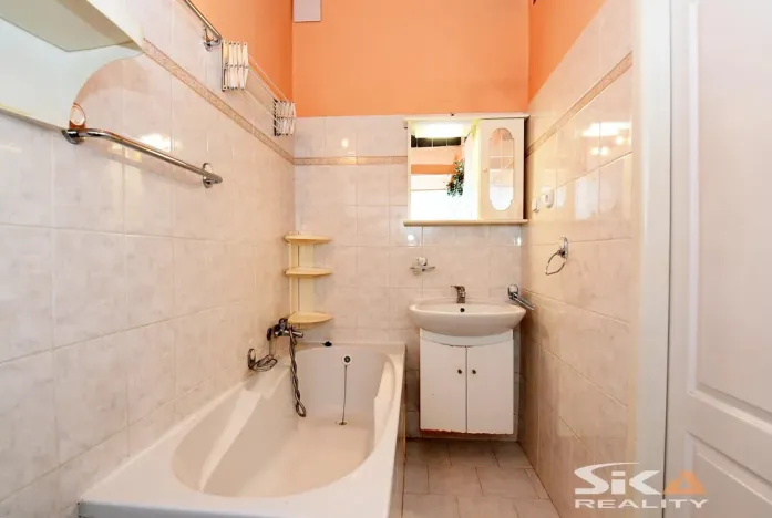 Prodej bytu 2+1, Louny, Husova, 76 m2