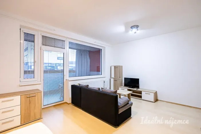 Pronájem bytu 1+kk, Praha - Vysočany, Poděbradská, 36 m2