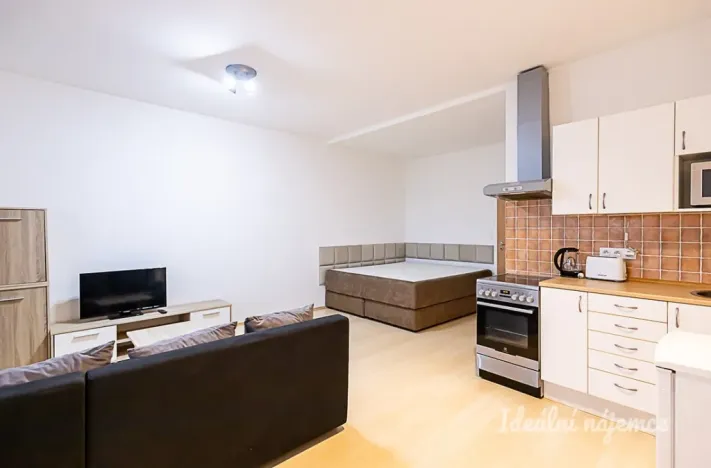 Pronájem bytu 1+kk, Praha - Vysočany, Poděbradská, 36 m2