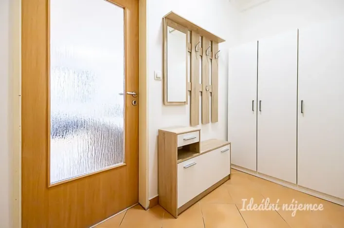 Pronájem bytu 1+kk, Praha - Vysočany, Poděbradská, 36 m2