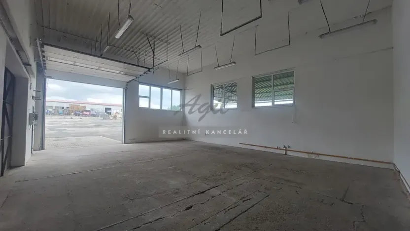 Pronájem skladu, Holubice, 110 m2