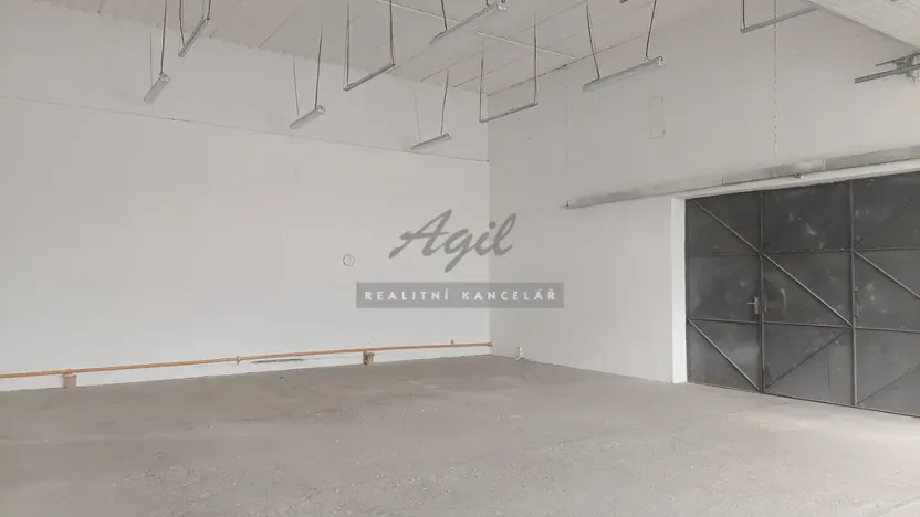 Pronájem skladu, Holubice, 110 m2