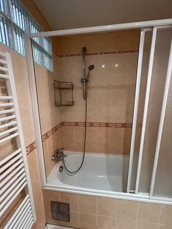 Pronájem bytu 1+1, Praha - Smíchov, Na Valentince, 44 m2