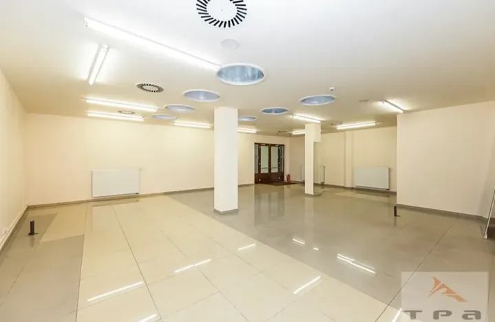 Pronájem obchodního prostoru, Karlovy Vary, Divadelní náměstí, 100 m2