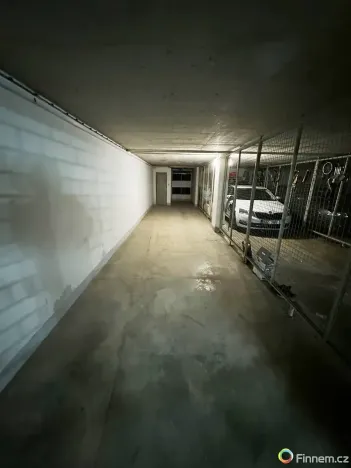 Pronájem garáže, Praha - Košíře, Zahradníčkova, 50 m2