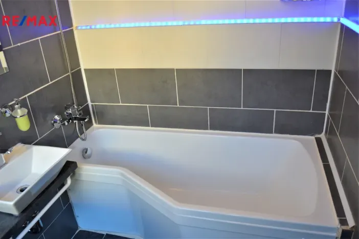 Prodej bytu 2+1, Hradec Králové - Slezské Předměstí, Severní, 56 m2