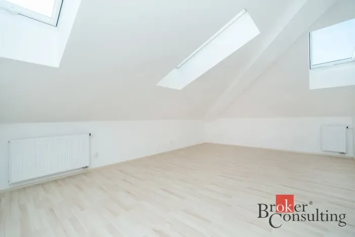 Pronájem bytu 2+kk, Kladno - Kročehlavy, Generála Selnera, 66 m2