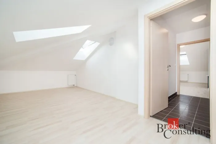 Pronájem bytu 2+kk, Kladno - Kročehlavy, Generála Selnera, 66 m2