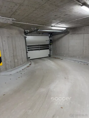 Pronájem garážového stání, Praha - Hloubětín, Poděbradská, 20 m2