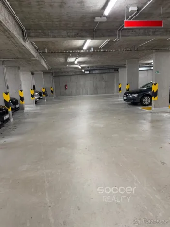Pronájem garážového stání, Praha - Hloubětín, Poděbradská, 20 m2