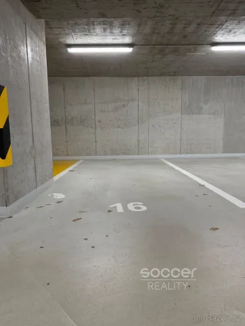 Pronájem garážového stání, Praha - Hloubětín, Poděbradská, 20 m2