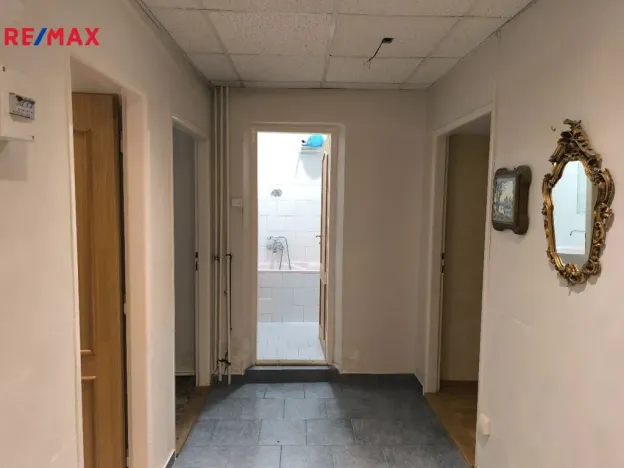 Pronájem bytu 2+1, Karlovy Vary, nábřeží Jana Palacha, 69 m2