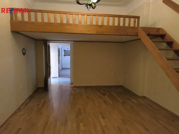 Pronájem bytu 2+1, Karlovy Vary, nábřeží Jana Palacha, 69 m2