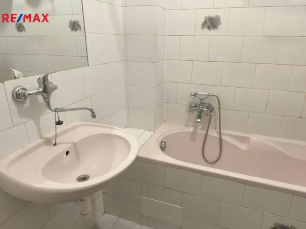 Pronájem bytu 2+1, Karlovy Vary, nábřeží Jana Palacha, 69 m2