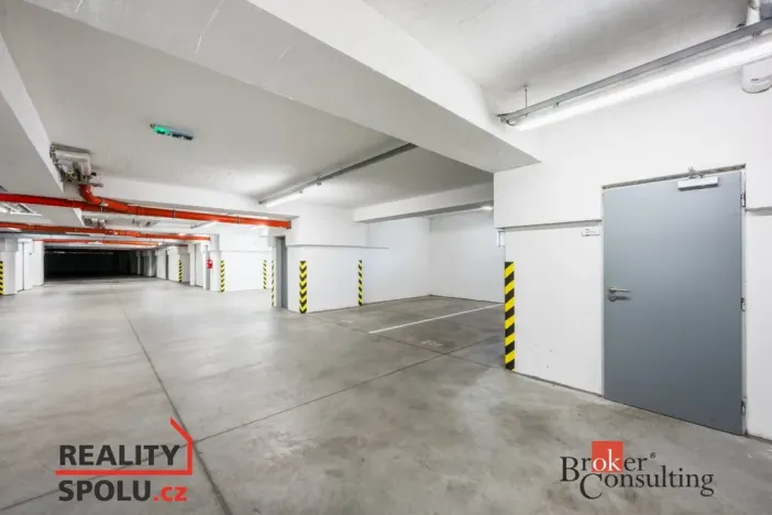 Prodej garážového stání, Brno - Žebětín, Chvalovka, 14 m2