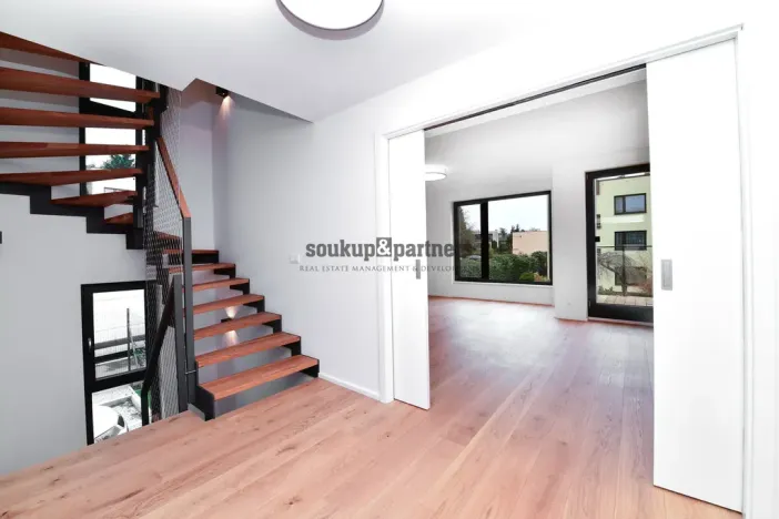 Pronájem rodinného domu, Praha - Háje, V Hájích, 220 m2