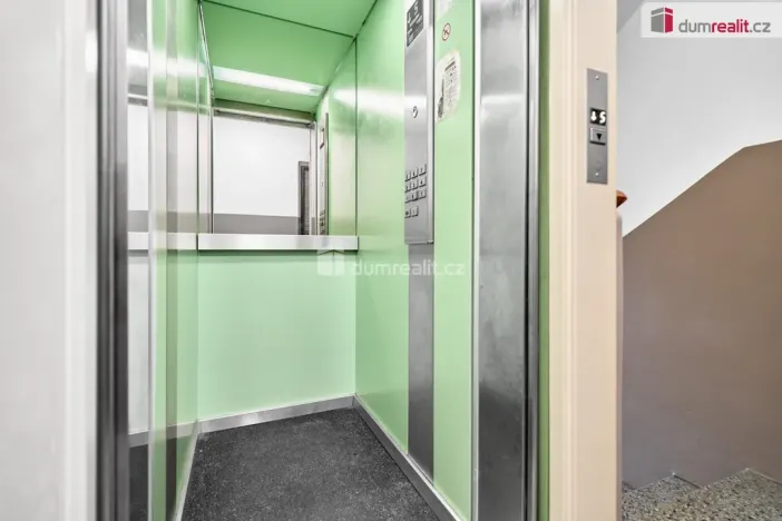 Prodej bytu 1+1, Karlovy Vary - Rybáře, Požární, 35 m2