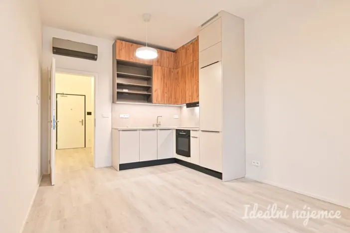 Pronájem bytu 1+kk, Brno, Komárovská, 29 m2