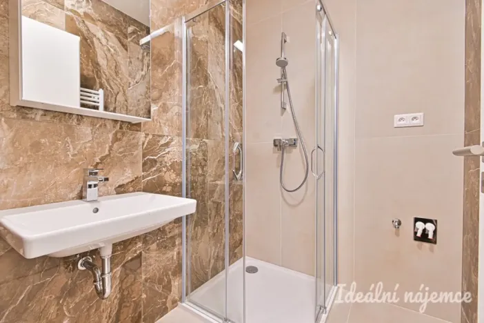 Pronájem bytu 1+kk, Brno, Komárovská, 29 m2