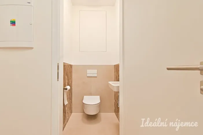 Pronájem bytu 1+kk, Brno, Komárovská, 29 m2