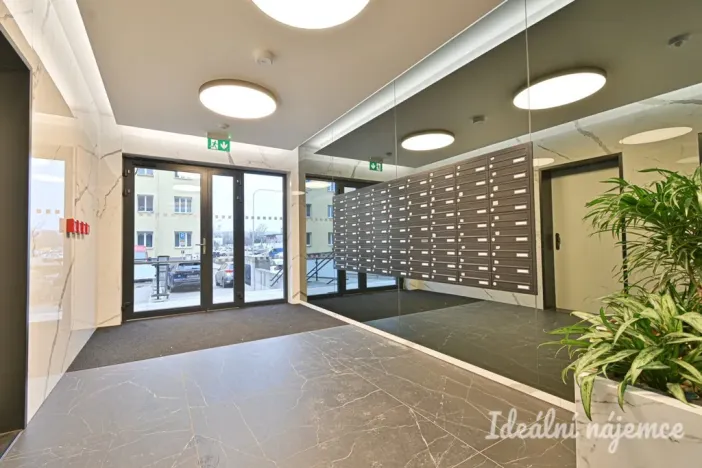 Pronájem bytu 1+kk, Brno, Komárovská, 29 m2