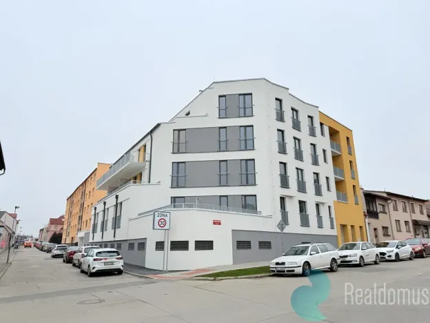 Pronájem bytu 1+kk, České Budějovice, Dobrovodská, 31 m2
