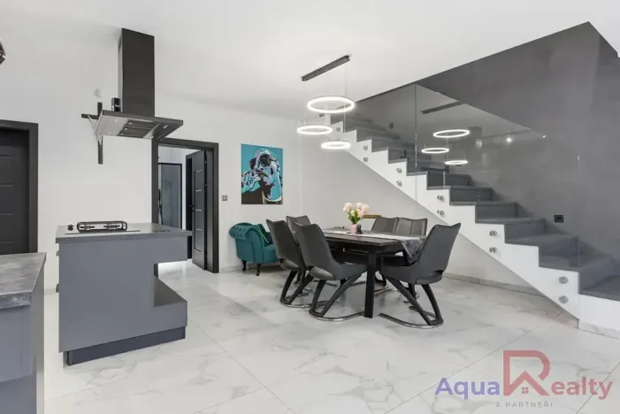 Prodej rodinného domu, Karlovy Vary, 180 m2