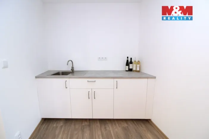 Pronájem kanceláře, Měšice, Revoluční, 43 m2