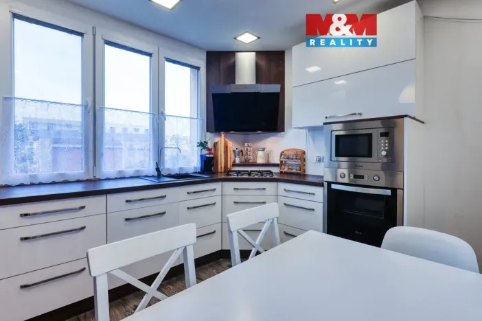 Prodej bytu 2+1, Klatovy - Klatovy III, Pod Hůrkou, 54 m2