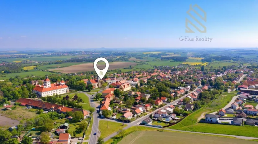 Prodej vícegeneračního domu, Smečno, nám. T. G. Masaryka, 779 m2