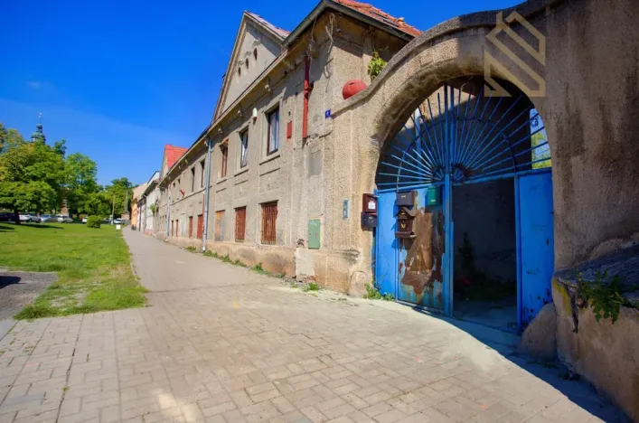 Prodej vícegeneračního domu, Smečno, nám. T. G. Masaryka, 779 m2