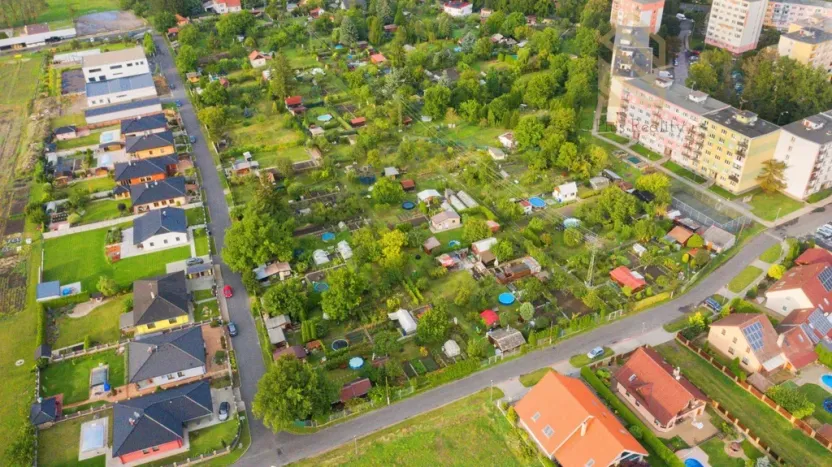 Prodej zahrady, Louny, 684 m2