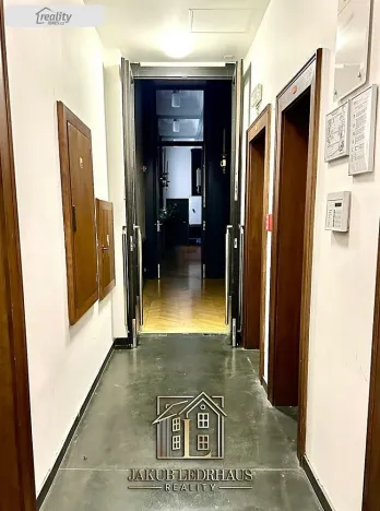 Pronájem kanceláře, Praha - Nové Město, Spálená, 146 m2