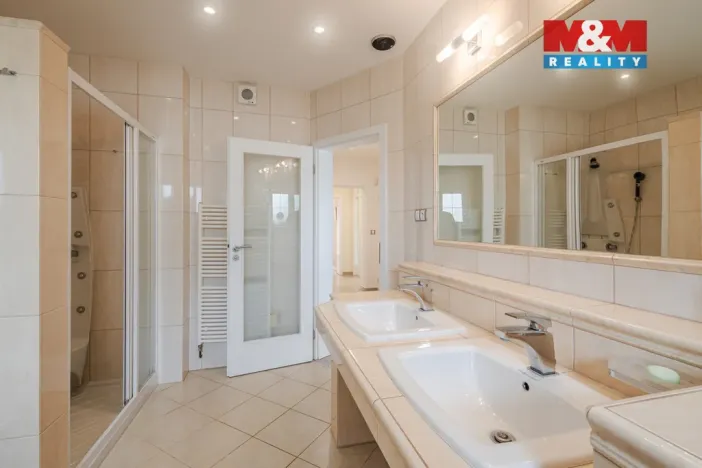 Prodej rodinného domu, Týnec nad Labem - Vinařice, 300 m2