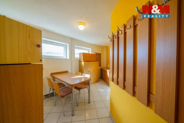 Prodej výrobních prostor, Žďár, 1089 m2