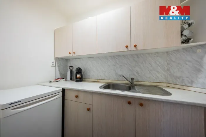 Prodej výrobních prostor, Žďár, 1089 m2