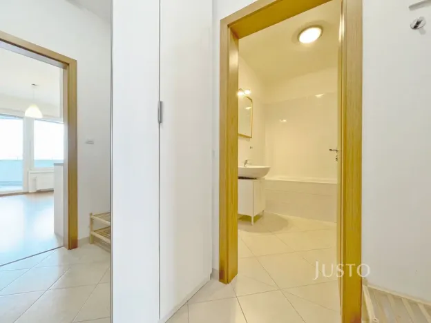 Pronájem bytu 1+kk, Praha, Modenská, 28 m2