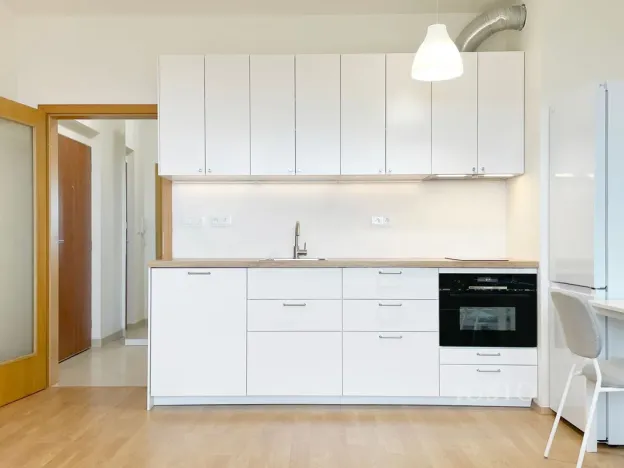 Pronájem bytu 1+kk, Praha, Modenská, 28 m2