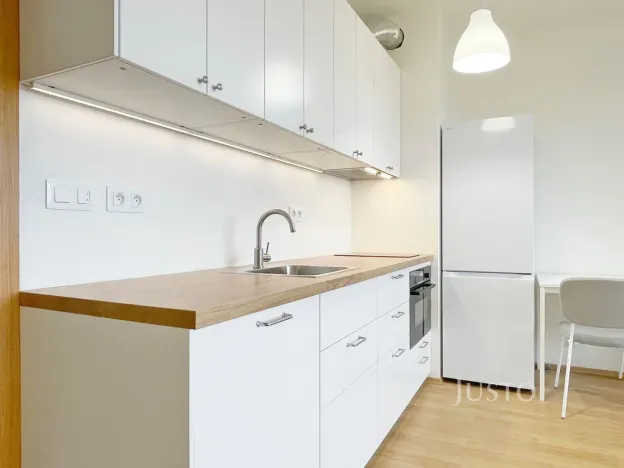 Pronájem bytu 1+kk, Praha, Modenská, 28 m2