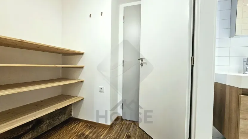 Prodej bytu 1+kk, Praha - Bohnice, V Zámcích, 36 m2