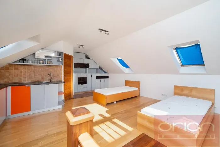 Pronájem rodinného domu, Praha - Řeporyje, Draženovská, 250 m2