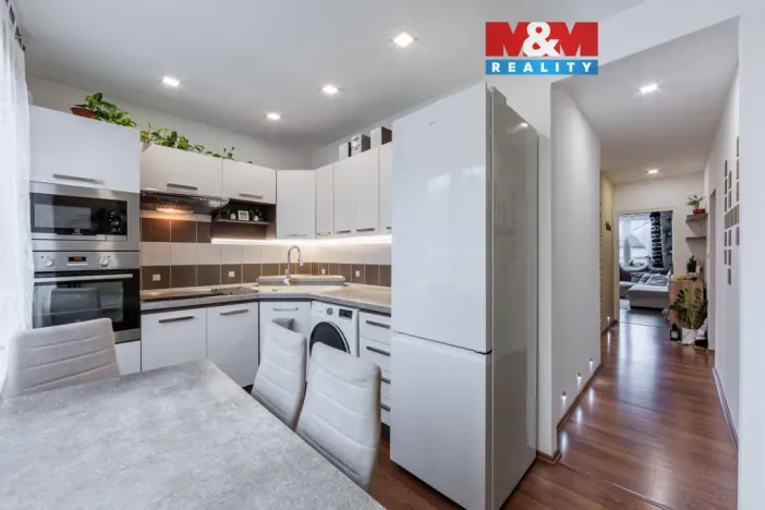 Prodej bytu 2+1, Chodov, náměstí 9. května, 60 m2