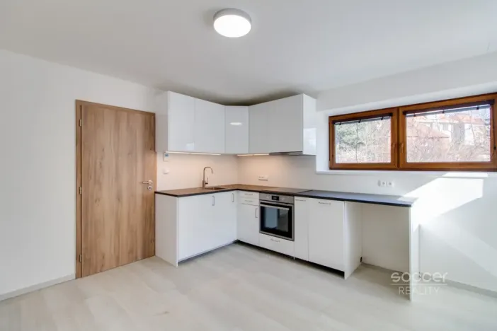 Pronájem bytu 2+kk, Praha - Smíchov, Třístoličná, 38 m2
