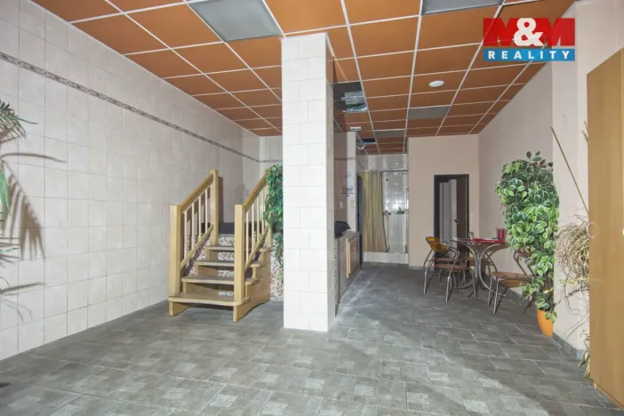 Pronájem obchodního prostoru, Orlová - Lutyně, Masarykova třída, 222 m2