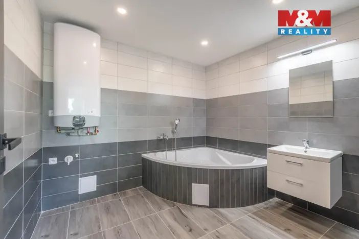 Prodej bytu 4+kk, Klobuky, Náměstí 9. května, 96 m2