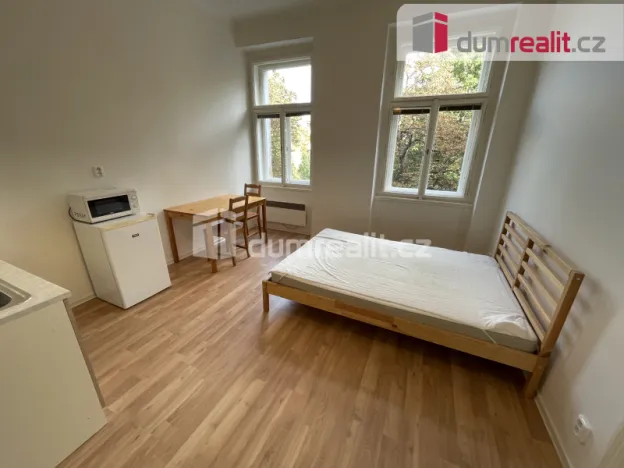 Pronájem bytu 1+kk, Praha - Smíchov, Na Skalce, 25 m2