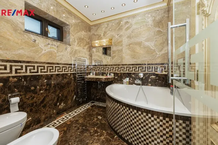 Pronájem rodinného domu, Praha - Kunratice, 450 m2