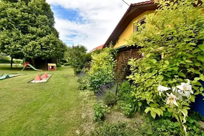 Prodej apartmánu, Hranice, 297 m2